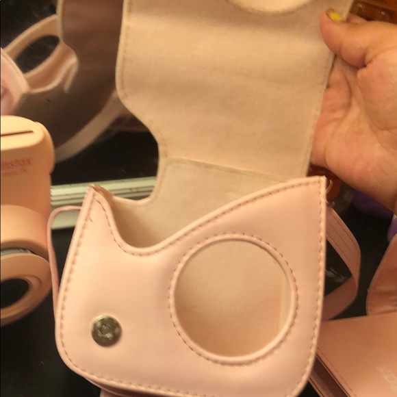 I’m selling an instax mini 7s camera - Picture 4 of 4